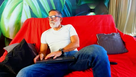 Luke Crews online show from September 21, 2025, 7:48 pm