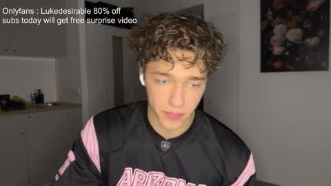 Snapshot of lukedesirable chatting on February 19, 2026, 8:27 pm lukedesirable online show from February 19, 2026, 8:27 pm