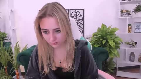 Lily online show from September 14, 2025, 7:18 am