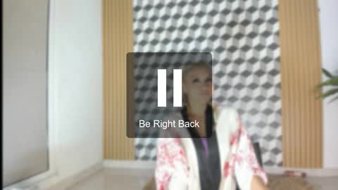 Snapshot of lulu__cute1 chatting on December 17, 2025, 9:54 pm lulu__cute1 online show from December 17, 2025, 9:54 pm