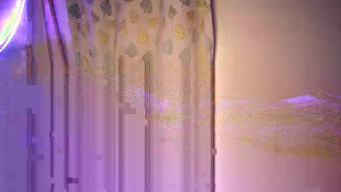 Snapshot of lulu_sparks1 chatting on October 19, 2025, 4:57 am lulu_sparks1 online show from October 19, 2025, 4:57 am