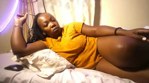 Snapshot of lulu_sparks1 chatting on December 16, 2025, 5:12 am lulu_sparks1 online show from December 16, 2025, 5:12 am