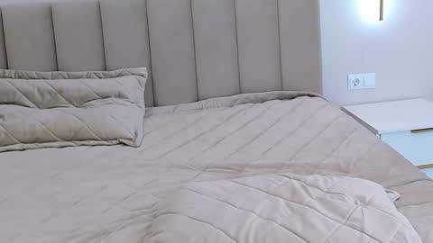 Snapshot of lulu_wolfie chatting on February 18, 2026, 3:24 am Lulu online show from February 18, 2026, 3:24 am