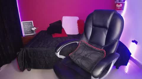 LuluBigTitts online show from December 10, 2024, 2:05 am