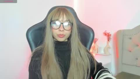 luluuberry online show from November 17, 2025, 2:34 pm