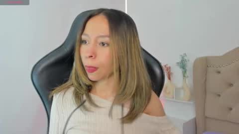 luluuberry online show from November 22, 2025, 12:37 pm