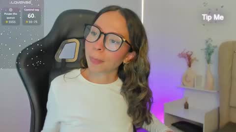 luluuberry online show from November 24, 2025, 3:34 pm