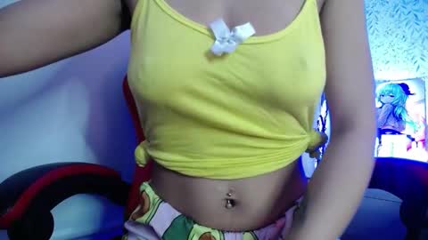 Snapshot of luly_blue chatting on November 6, 2025, 4:24 am Luly online show from November 6, 2025, 4:24 am