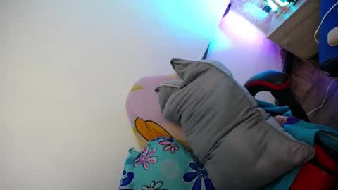 Snapshot of luly_blue chatting on December 3, 2025, 3:47 am Luly online show from December 3, 2025, 3:47 am