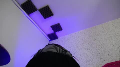 Snapshot of luly_blue chatting on January 8, 2026, 4:04 am Luly online show from January 8, 2026, 4:04 am