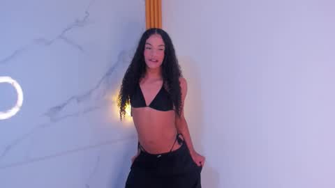 Snapshot of luminous__queen chatting on October 16, 2025, 12:17 pm luminous__queen online show from October 16, 2025, 12:17 pm