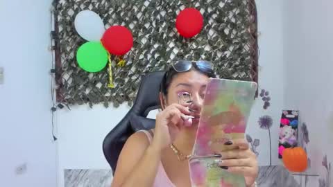 Luna  online show from November 4, 2025, 7:02 pm