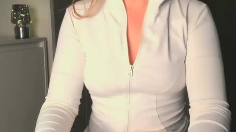 luna1vibe online show from June 30, 2026, 6:03 am