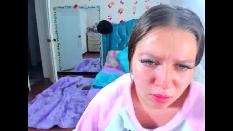 luna_analya online show from October 1, 2025, 11:49 am