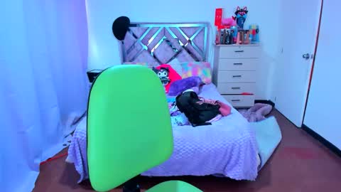 luna_analya online show from November 24, 2025, 7:02 pm