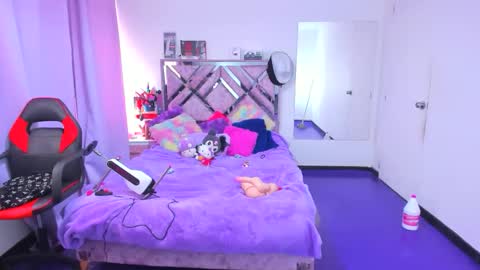 luna_analya online show from February 4, 2026, 2:34 pm