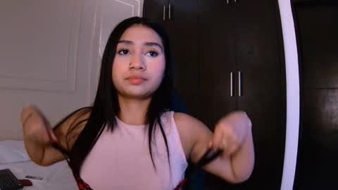 Snapshot of luna_and_banji chatting on November 18, 2025, 1:04 pm luna and banji online show from November 18, 2025, 1:04 pm