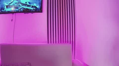 Snapshot of luna_and_banji chatting on December 3, 2025, 5:04 am luna and banji online show from December 3, 2025, 5:04 am