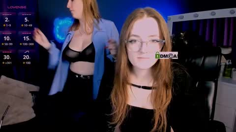 luna_berryy online show from February 4, 2025, 11:59 pm