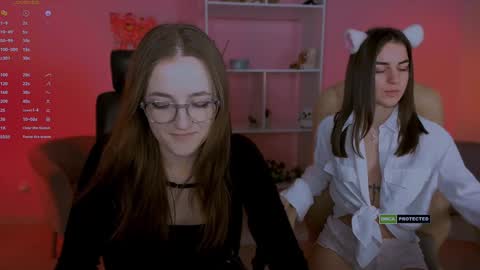 luna_berryy online show from February 5, 2025, 8:25 pm