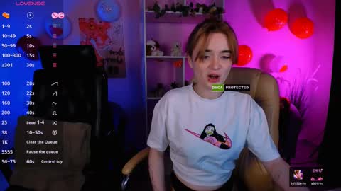 luna_berryy online show from February 15, 2025, 12:04 am