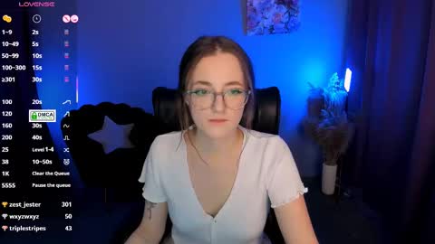 luna_berryy online show from February 22, 2025, 11:24 pm