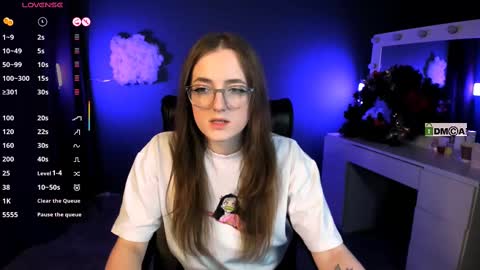 luna_berryy online show from February 24, 2025, 8:25 pm