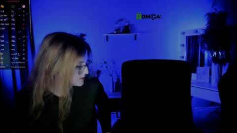 luna_berryy online show from September 14, 2025, 7:02 pm