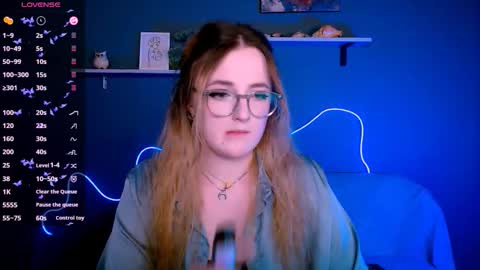 luna_berryy online show from October 11, 2025, 7:45 pm