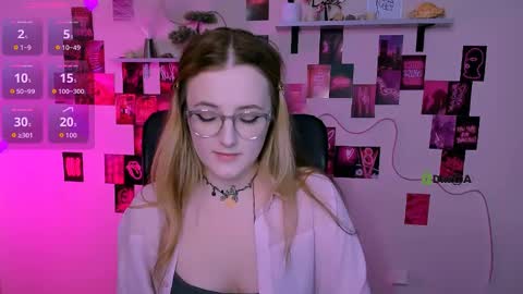 luna_berryy online show from May 19, 2026, 7:09 pm