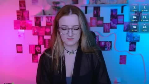 luna_berryy online show from June 5, 2026, 7:08 pm