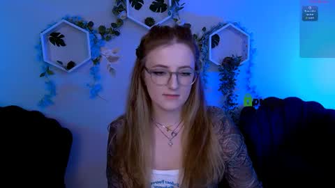 luna_berryy online show from June 11, 2026, 7:12 pm