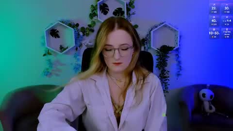 luna_berryy online show from June 16, 2026, 7:16 pm