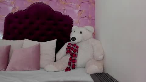 Luna Bloom online show from May 14, 2026, 6:20 am