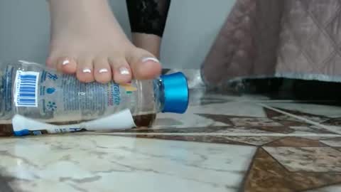 Snapshot of luna_bluebery chatting on October 24, 2025, 4:09 am Luna--Blueberry online show from October 24, 2025, 4:09 am