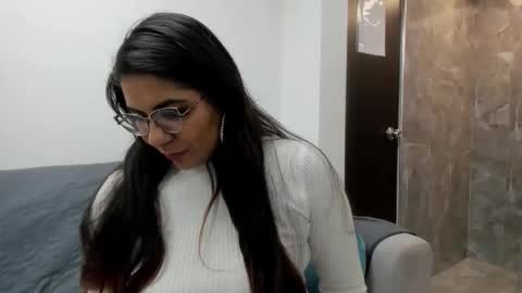 luna  online show from November 23, 2025, 11:21 am