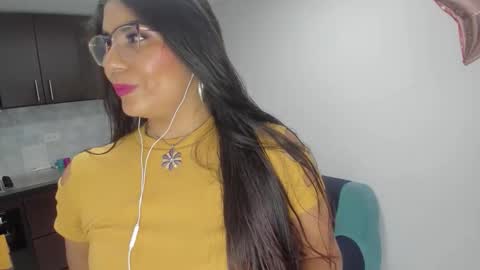 Snapshot of luna_dumont chatting on March 5, 2026, 11:06 am luna online show from March 5, 2026, 11:06 am