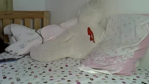 maskedmalkia online show from April 1, 2026, 8:48 am