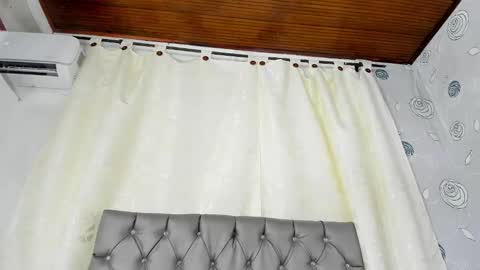 Luna Eva online show from February 20, 2025, 6:13 pm