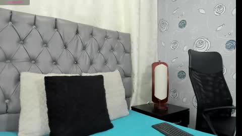 Luna Eva online show from October 18, 2025, 1:45 pm