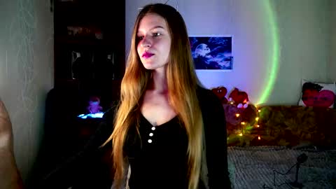 luna_evan online show from November 26, 2025, 9:32 am