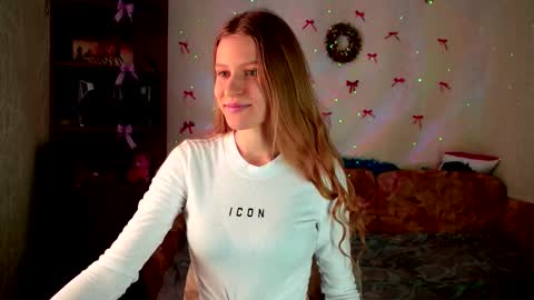 Snapshot of luna_evan chatting on February 25, 2026, 9:19 am luna_evan online show from February 25, 2026, 9:19 am