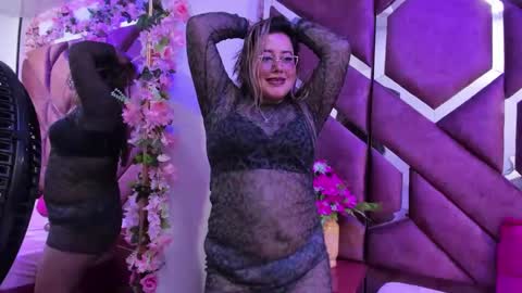 Snapshot of luna_flores_ chatting on September 9, 2025, 5:23 pm luna_flores_ online show from September 9, 2025, 5:23 pm
