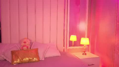 luna_hot_ass online show from June 22, 2026, 10:18 pm