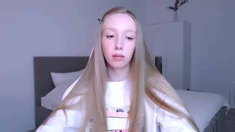 Luna online show from November 23, 2025, 8:52 pm