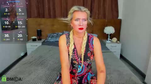 luna_lew1s online show from October 14, 2025, 8:37 am