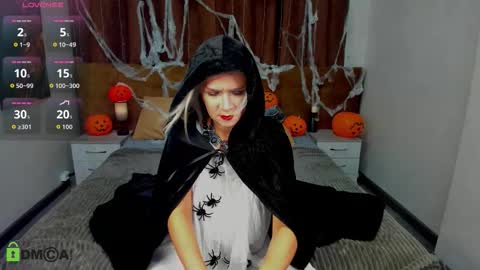 luna_lew1s online show from October 31, 2025, 9:10 am