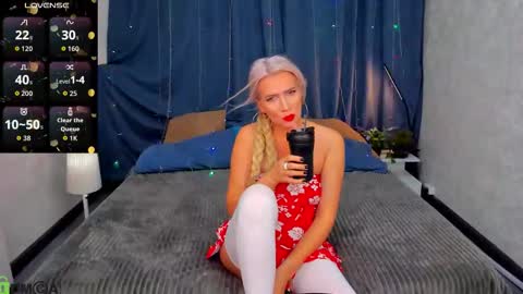 luna_lew1s online show from November 7, 2025, 8:58 am