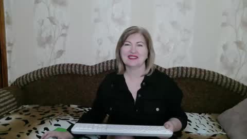 luna_lure11 online show from January 8, 2026, 6:43 pm