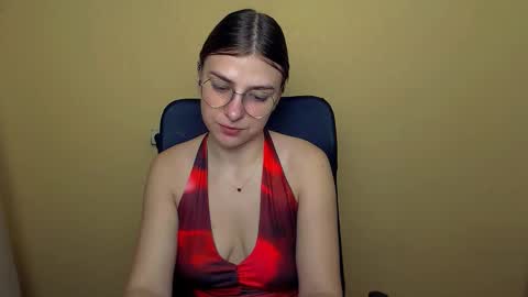 Luna online show from November 7, 2025, 10:04 am